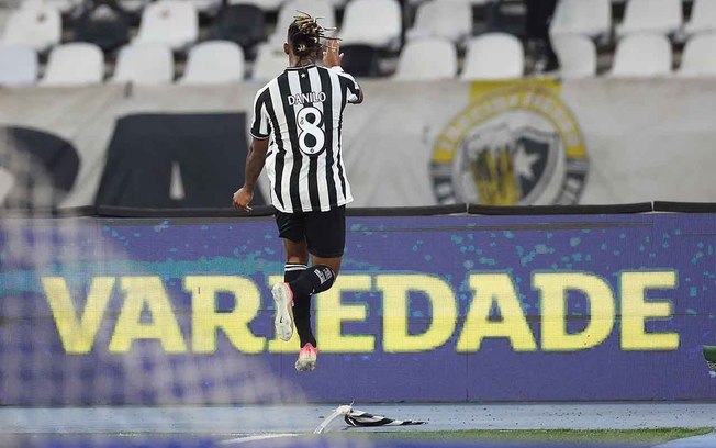 Danilo bateu um bolão contra o Grêmio 