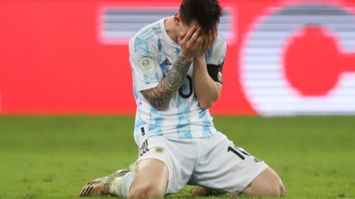 Messi se emocionou com vitória da seleção argentina