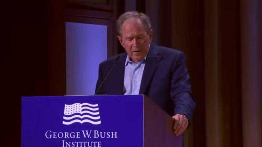 O ex-presidente americano George W. Bush, que ordenou a invasão ao Iraque em 2003, comentou sobre os seus 75 anos ao perceber a falha