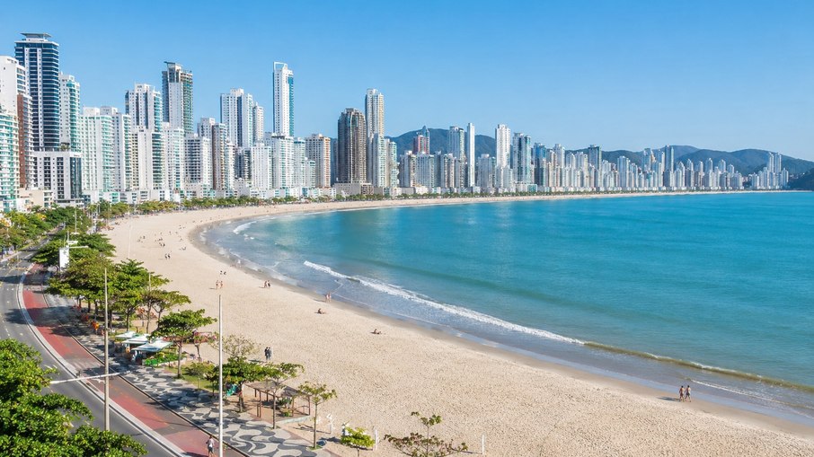 Balneário Camboriú soma R$ 2 bilhões em investimentos turísticos e transforma sua orla Balneário Camboriú soma R$ 2 bilhões em investimentos turísticos e transforma sua orla