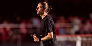Para contratar ex-Fla, clube francês vai bancar multa por jogo