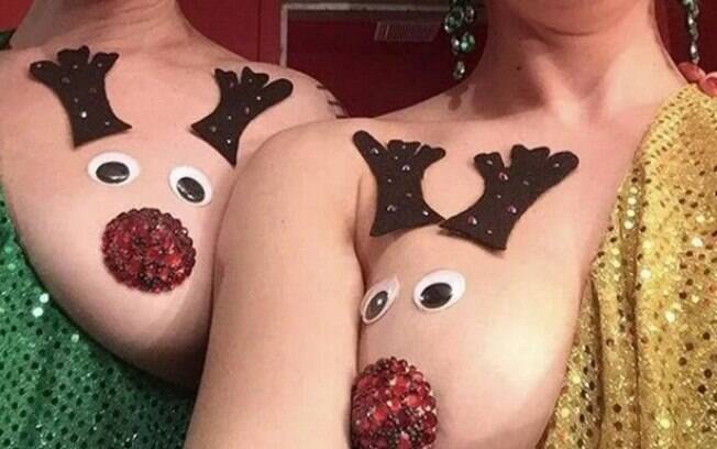 A moda de fazer enfeites de Natal para os mamilos começou em 2016, quando mulheres 'personalizaram' renas nos seios