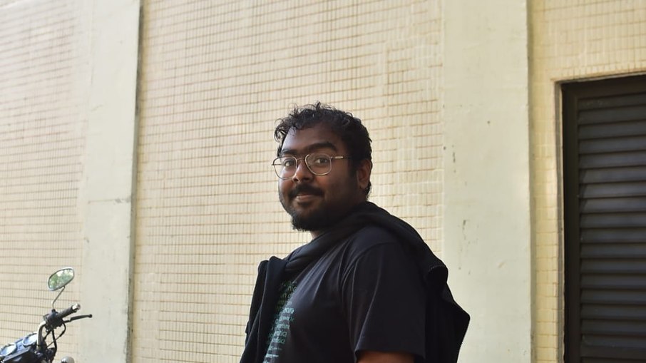 Tanbir Islam, de 25 anos, natural de Kolkata, no leste da Índia,cursa mestrado em Física na Universidade Federal Fluminense (UFF) Tanbir Islam, de 25 anos, natural de Kolkata, no leste da Índia,cursa mestrado em Física na Universidade Federal Fluminense (UFF)