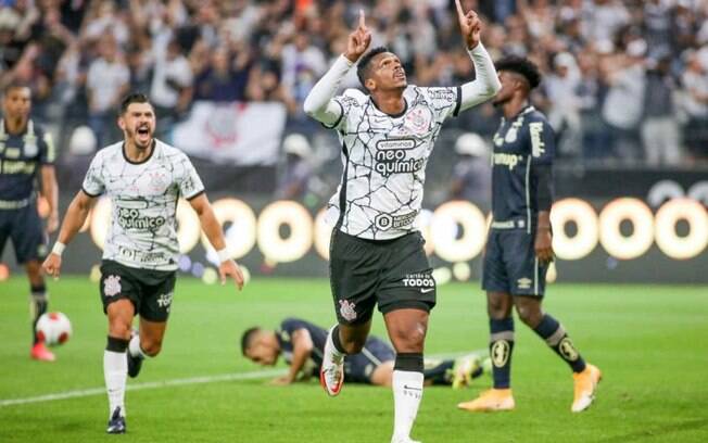 Corinthians aplica dois dias de multa ao atacante Jô referente às ausências em dois treinos