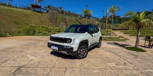 Jeep Renegade estreia versões híbridas com redução de preço