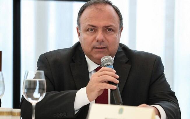 Pazuello, assim como Bolsonaro, defende reabertura total das atividades econômicas