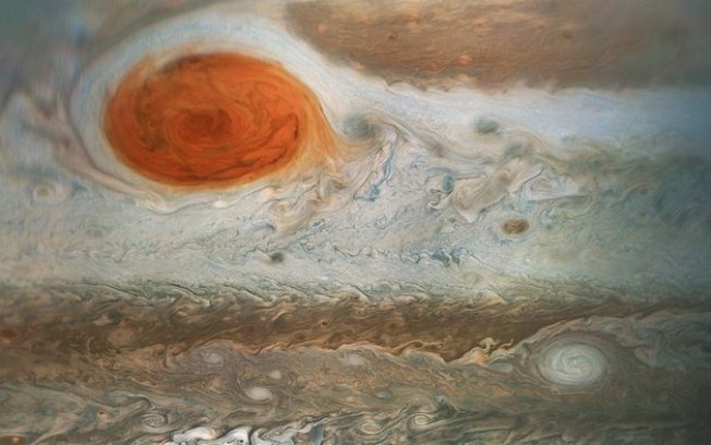 Veja a Grande Mancha Vermelha diminuindo em fotos de Júpiter
