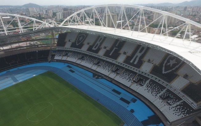 Botafogo busca empresa para fazer limpeza e reforma no teto do Nilton Santos