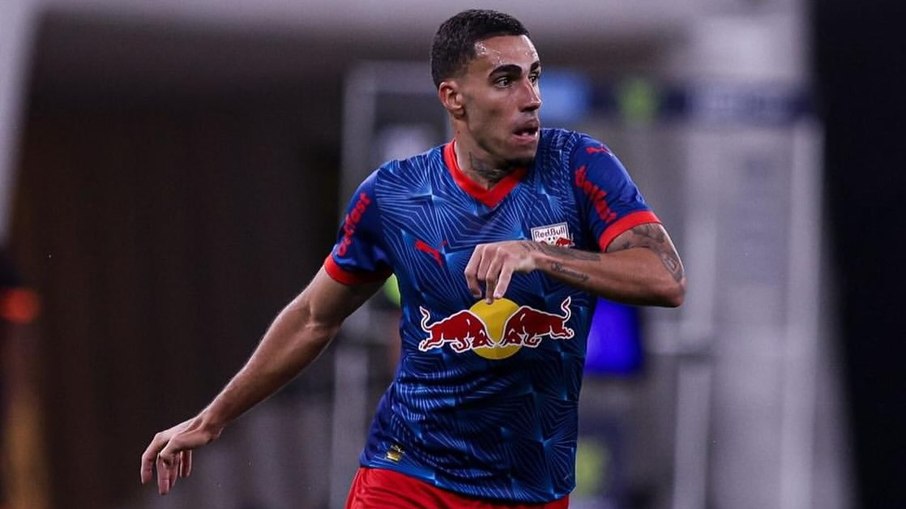 Gabriel Girotto com a camisa do Red Bull Bragantino Gabriel Girotto com a camisa do Red Bull Bragantino