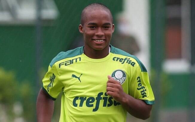Dudu agradece Rony pela camisa 7 do Palmeiras e exalta força física de Endrick: 'Dá dois de mim'