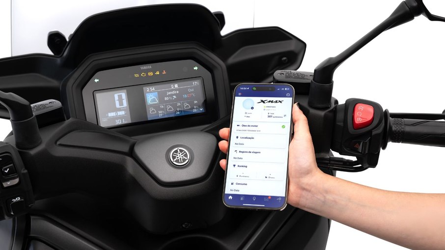 Painel com conectividade da nova XMAX 300 CONNECTED