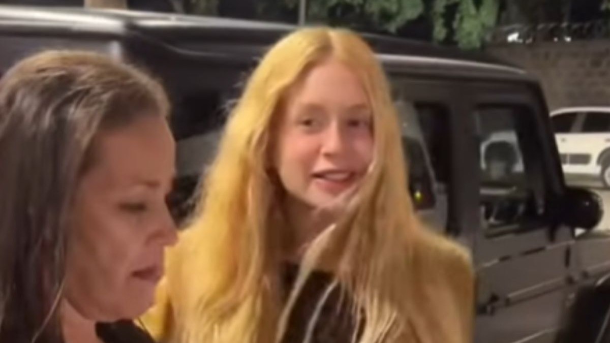 Marina Ruy Barbosa rebate críticas sobre aparência em vídeo com fãs Marina Ruy Barbosa rebate críticas sobre aparência em vídeo com fãs