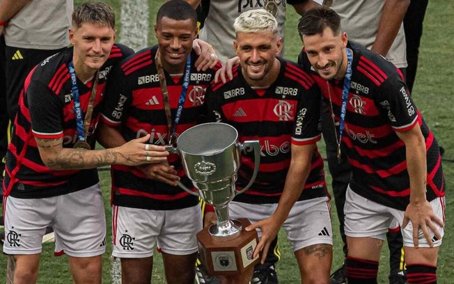 Flamengo planeja retorno de quarteto uruguaio