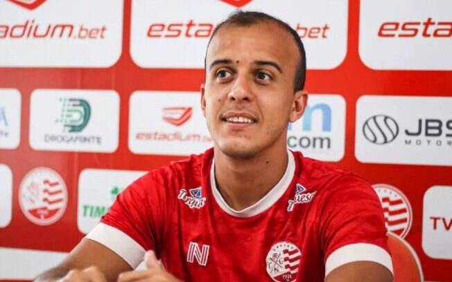 Herói de acessos, Matheus Carvalho avalia seu futuro Herói de acessos, Matheus Carvalho avalia seu futuro