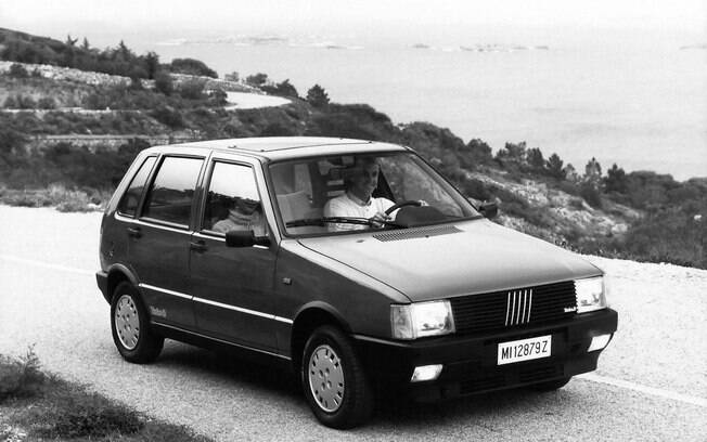 Antigo Carro Compacto Italiano Fiat Uno Foto Editorial - Imagem de