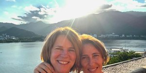 Vera Zimmermann celebra o amor com declaração para a namorada