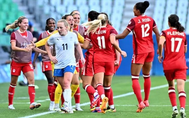 Seleção feminina de futebol do Canadá perde seis pontos após espionagem com drone