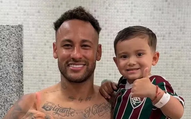 Neymar em ação com a camisa do Santos no Maracanã Neymar em ação com a camisa do Santos no Maracanã