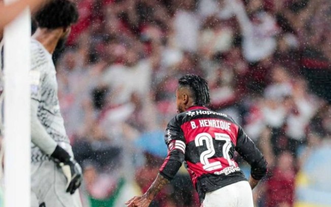 Bruno Henrique garante vitória do Flamengo sobre o Corinthians com gol na reta final  
