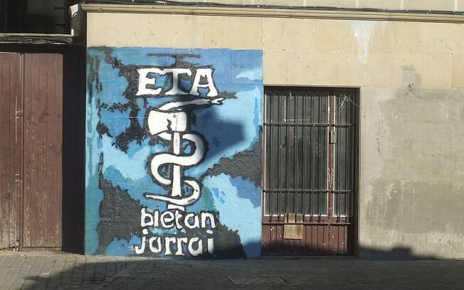 Depois de 40 anos de atentados, sequestros, o grupo separatista basco ETA anunciou nesta quinta-feira (3) 