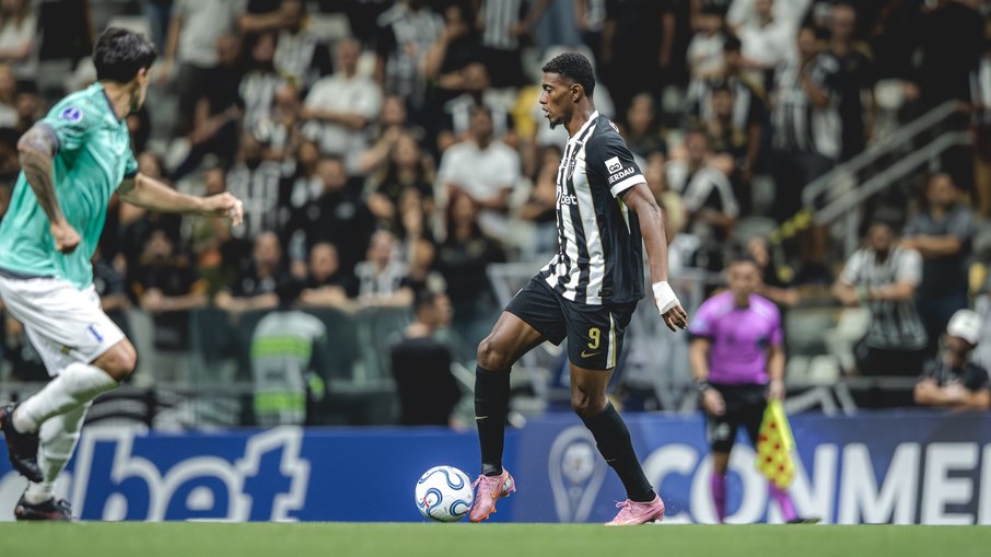 Colombiano salva, Atlético bate Juventude e respira na Sula