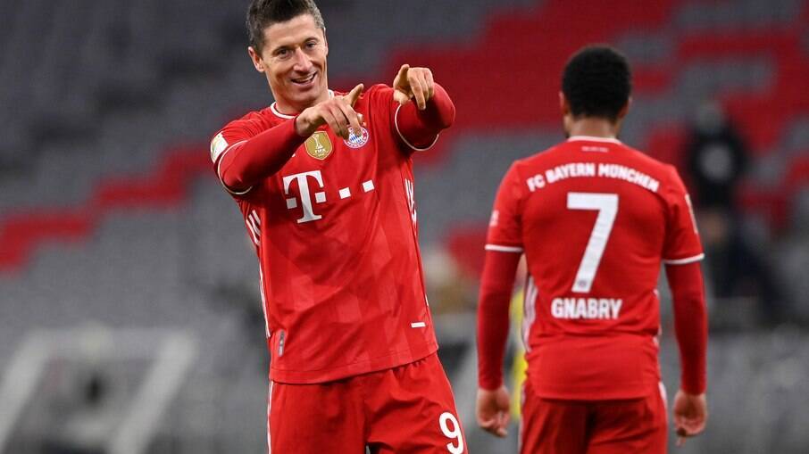 Lewandowski anotou hat-trick em clássico contra o Borussia