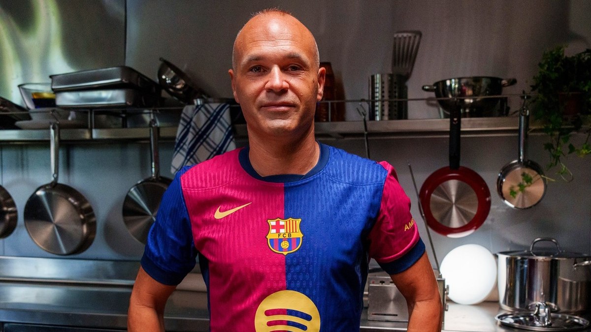 Ídolo do Barcelona, Iniesta anuncia aposentadoria do futebol aos 40 anos