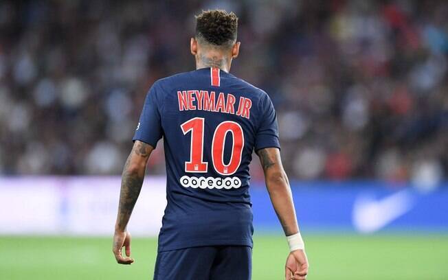 O PSG quer receber R$ 1,3 bilhão para negociar Neymar.