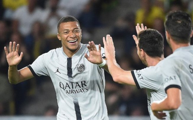Com dois de Mbappé, PSG vence Nantes fora de casa pelo Francês