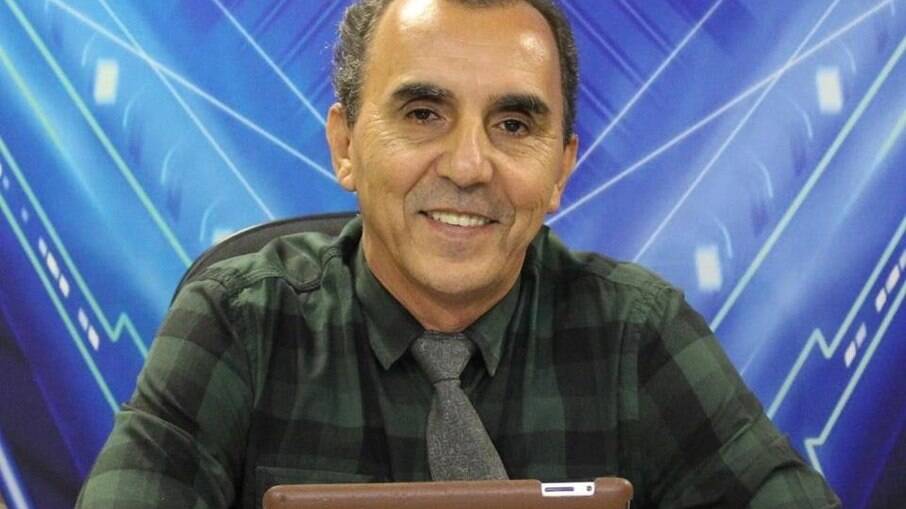 Roberto Samuel da Silva nasceu na cidade de Alvorada do Sul, no Paraná, e tem uma carreira jornalística na cidade de Guarulhos.