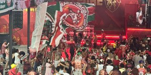 Torcida da Mocidade Alegre comemora retorno a liderança