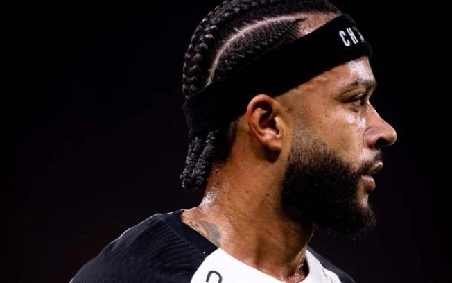Memphis Depay não segue como jogador do Timão Memphis Depay não segue como jogador do Timão