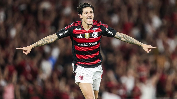 Avassalador, Flamengo dá show no Maracanã e goleia o Vitória