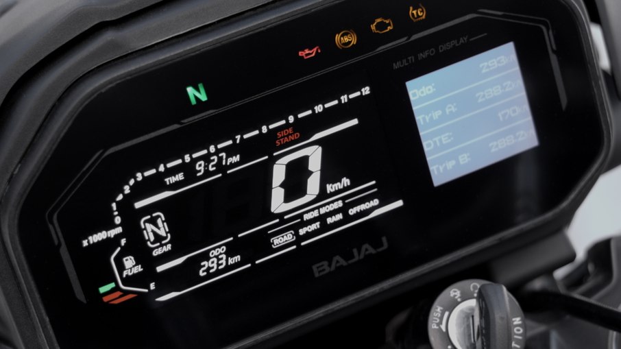 Novo painel LCD colorido da Bajaj Dominar 400 reúne informações de condução, conectividade Bluetooth e navegação curva a curva.