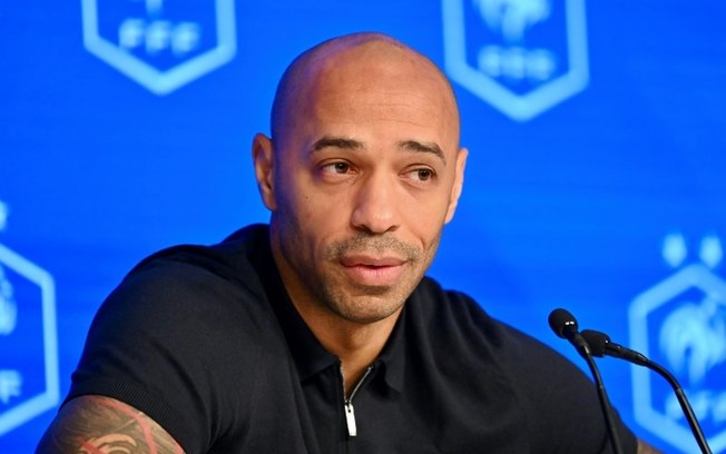 O técnico da seleção olímpica da França, Thierry Henry, durante entrevista coletiva nesta segunda-feira, em Paris