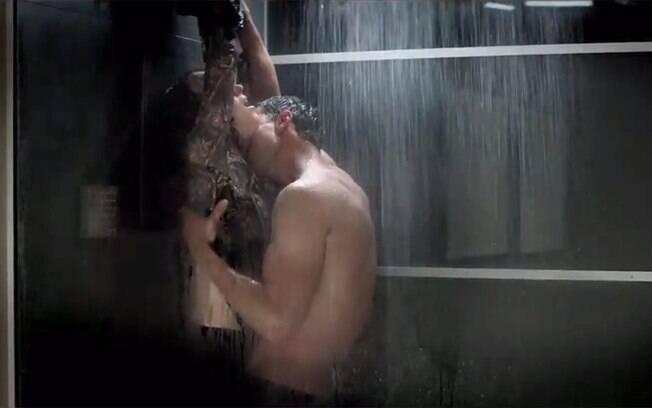 Christian Grey e Anastasia fazem sexo no chuveiro no trailer de 