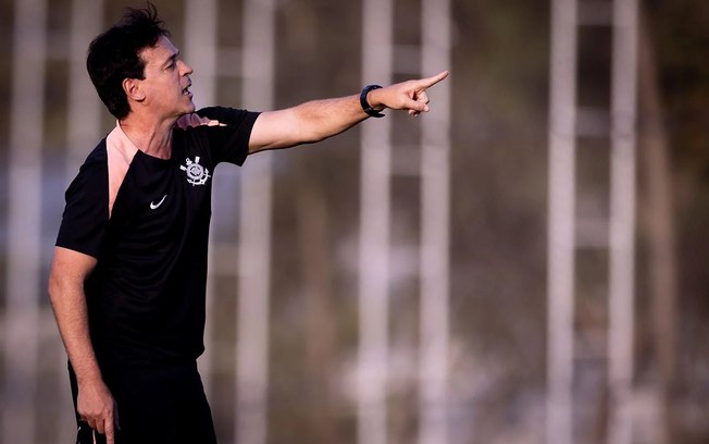 Fernando Diniz em treino pelo Corinthians Fernando Diniz em treino pelo Corinthians
