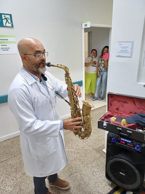 Músico já visitou 140 instituições em 21 cidades da RMC Músico já visitou 140 instituições em 21 cidades da RMC