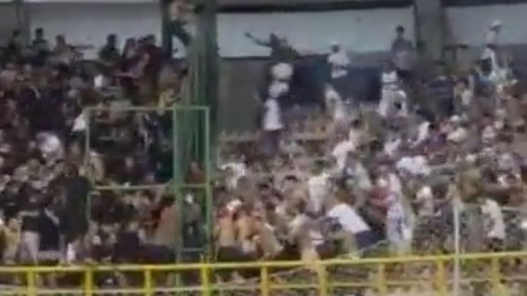 Torcidas de Ceará e Fortaleza brigam e jogo de futsal é cancelado