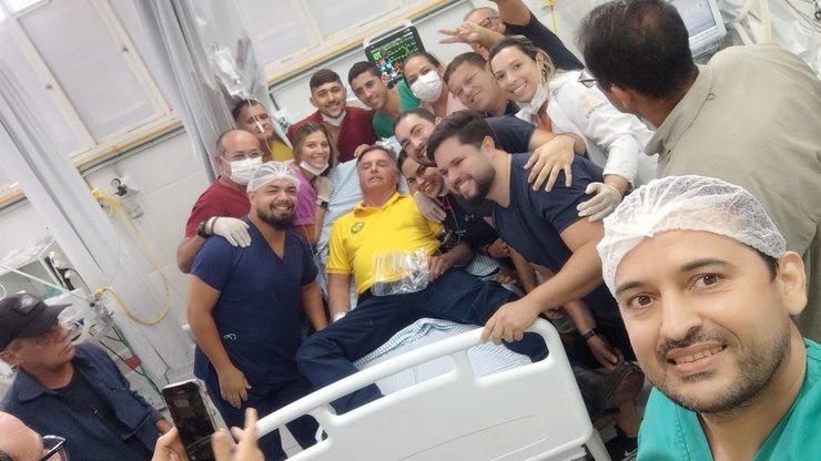 A UTI virou palanque: Bolsonaro desmoraliza a medicina no Brasil