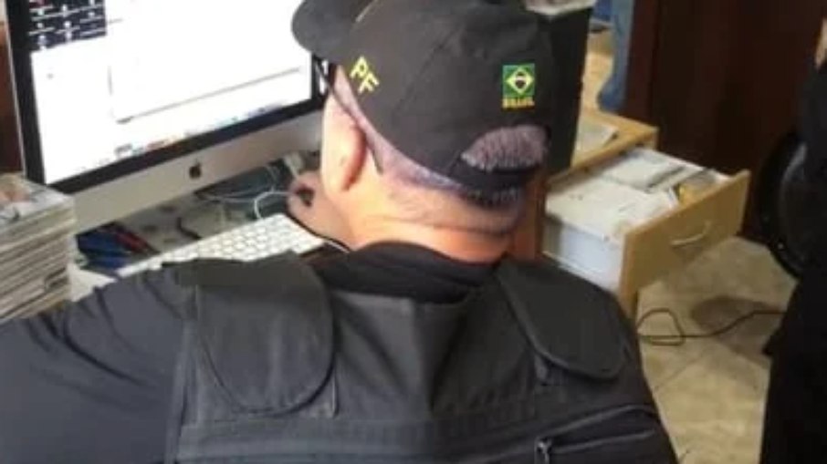 Idoso é preso em SP por armazenar vídeos de pornografia infantil Idoso é preso em SP por armazenar vídeos de pornografia infantil