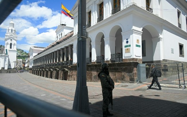 Equador está aberto a resolver diferenças com México após invasão de embaixada