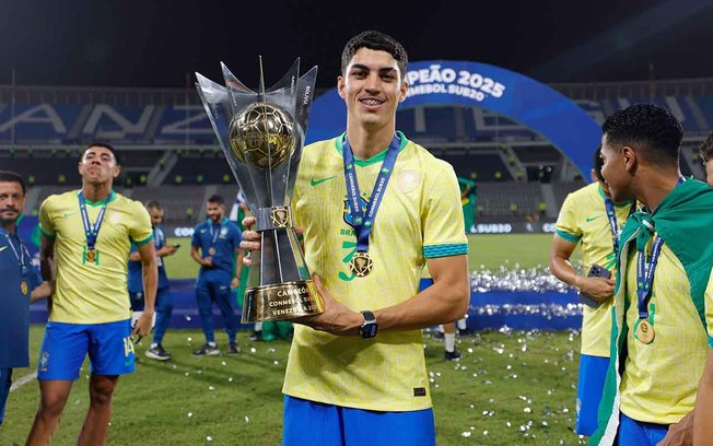 Jair se emociona ao iniciar trajetória na Seleção Brasileira