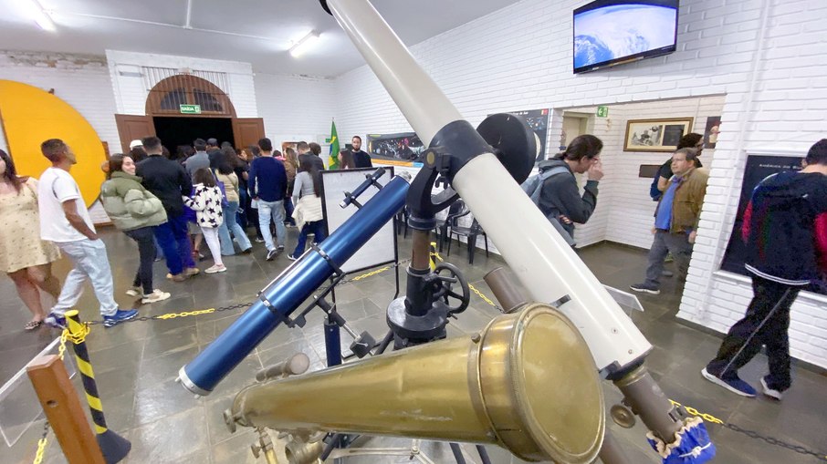 observação de fenômenos cósmicos, formação de estrelas e sistemas solares estão na programação do observatório