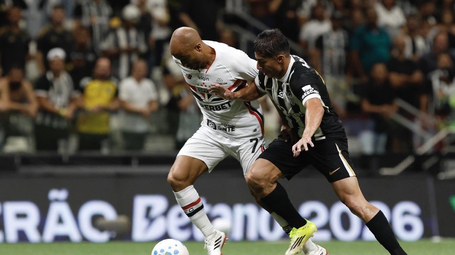 Lucas Moura fratura duas costelas diante do Atlético Mineiro