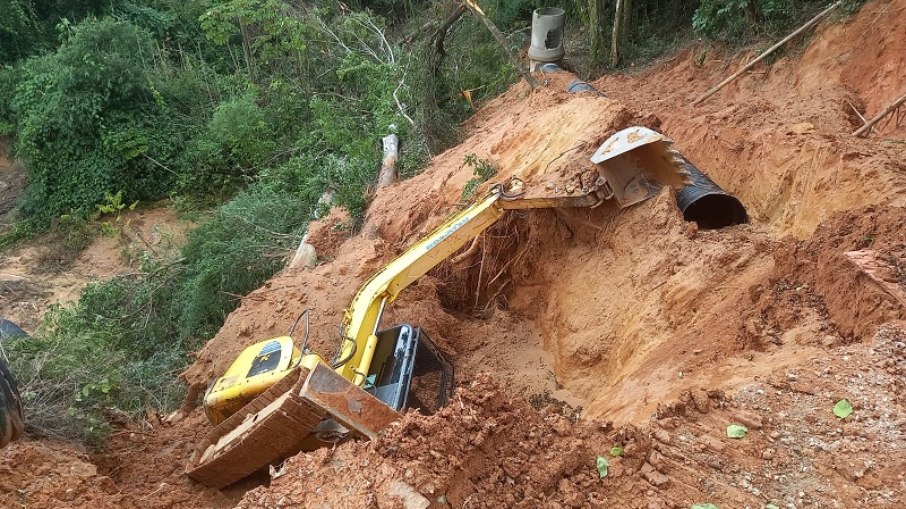 Fortes chuvas podem ter contribuído para o deslizamento de terra