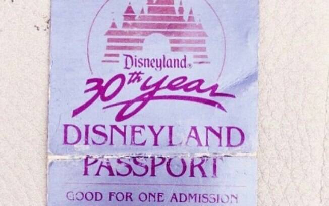 Ingresso da Disney, usado por Tamia, foi entregue para turistas que visitaram o parque em 1985 para comemorar os 30 anos do lugar