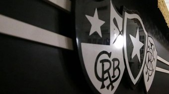 Membro de ex-patrocinador do United deixa a SAF do Botafogo