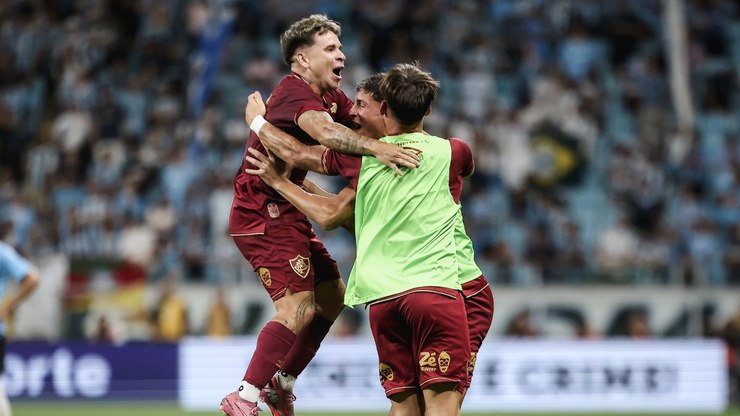 Soteldo brilha contra ex-clube e Fluminense derrota o Grêmio