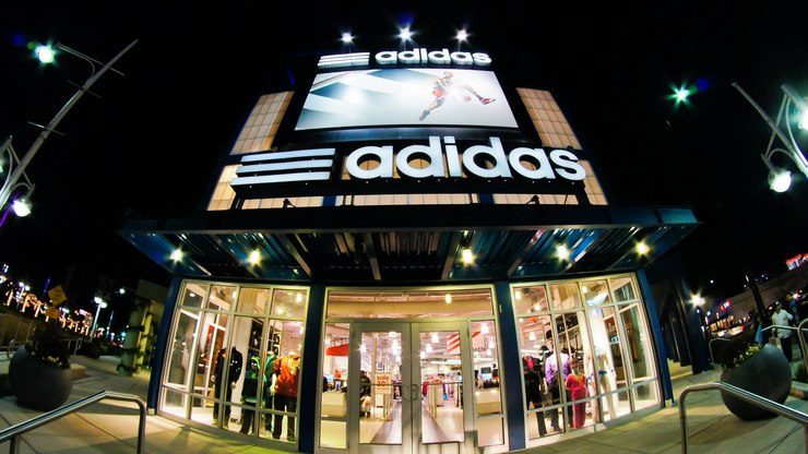 Adidas%2C%20Ford%20e%20Walmart%20aumentam%20pre%C3%A7os%20ap%C3%B3s%20tarifa%C3%A7o